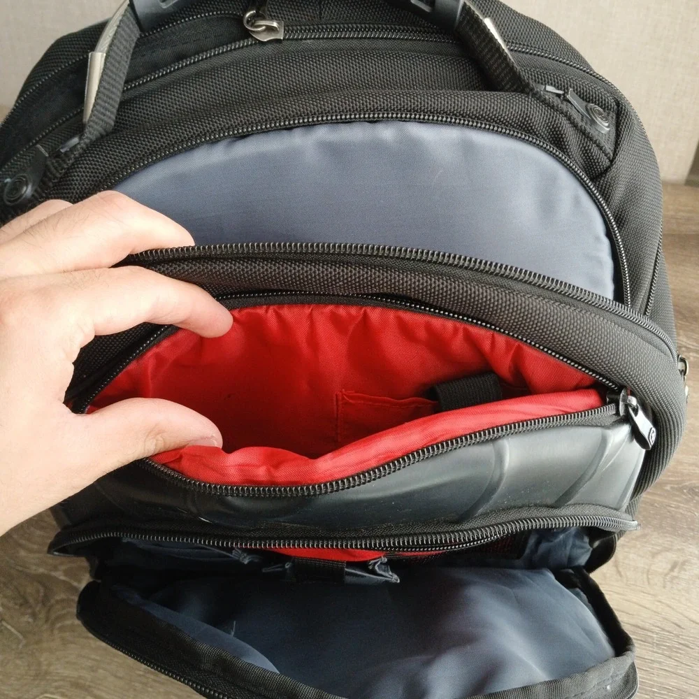 Swiss Tech broken zipper